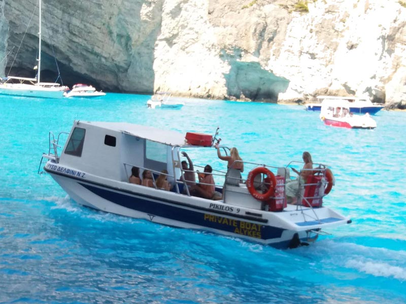 9 meter boat up to 16 people